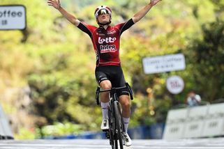 Dvacetiletý mladík znovu porazil olympijského šampiona a ovládl závěr WorldTour - Sport.cz